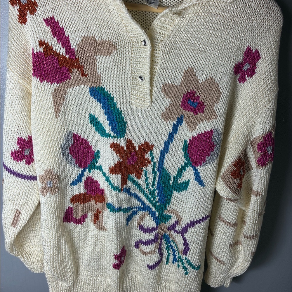 Floral hand Knit Women's Sweater - Cream with Multicolor Design vintage 80’s